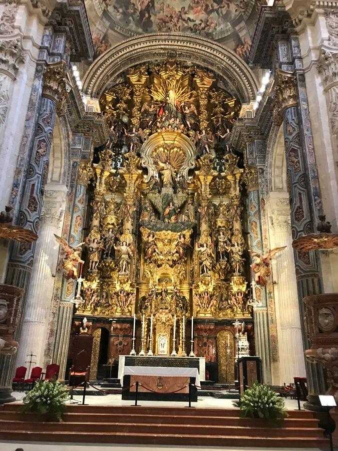 El Retablo Mayor de la Iglesia del Salvador estrena iluminación - Web  Oficial Catedral de Sevilla